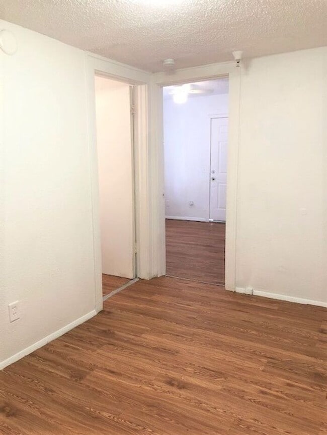 Building Photo - 1 BED 1 BATH COLLEGE HILL ADDITION