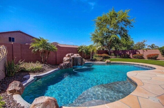 Building Photo - Stunning 4BR House in Phoenix with sparkling pool, resort style backyard and solar panles