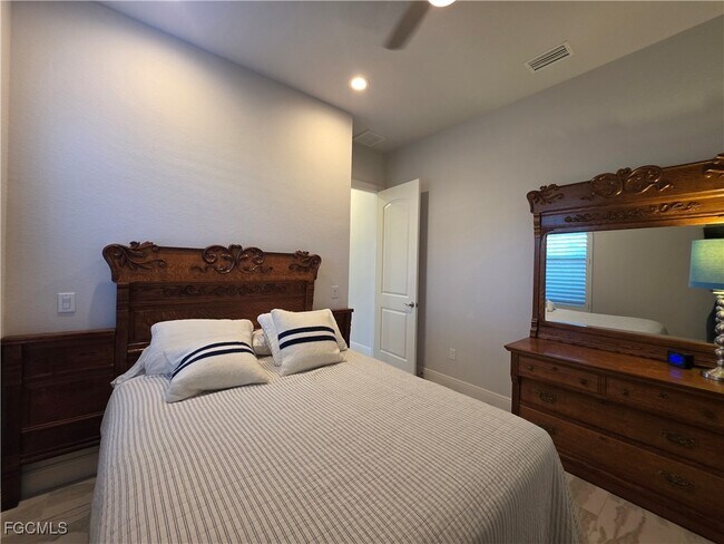 Building Photo - 1255 NW 38th Ave