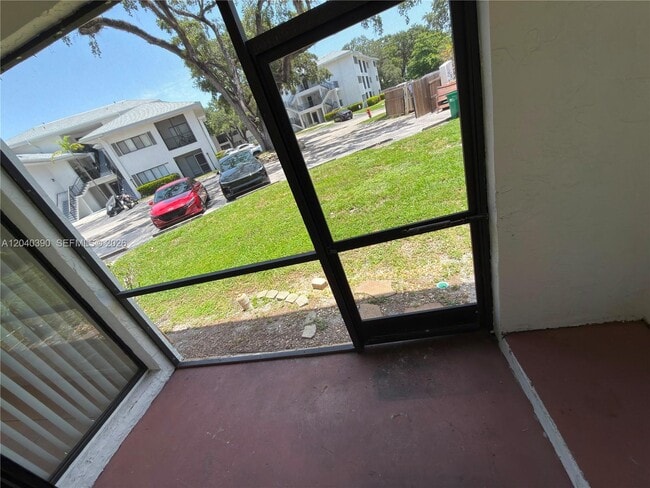 Building Photo - 2550 SW 18th Terrace