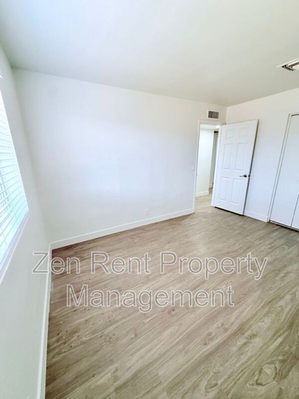 Building Photo - 1044 E Harmony Ave