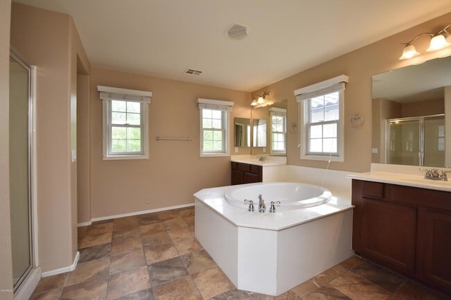 Building Photo - 4757 E Woodside Way