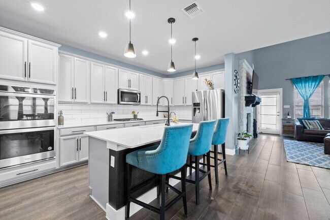 Building Photo - 525 Compania Cove