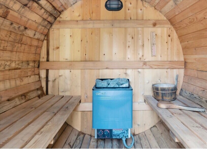 Building Photo - 10100 Sophia Ave