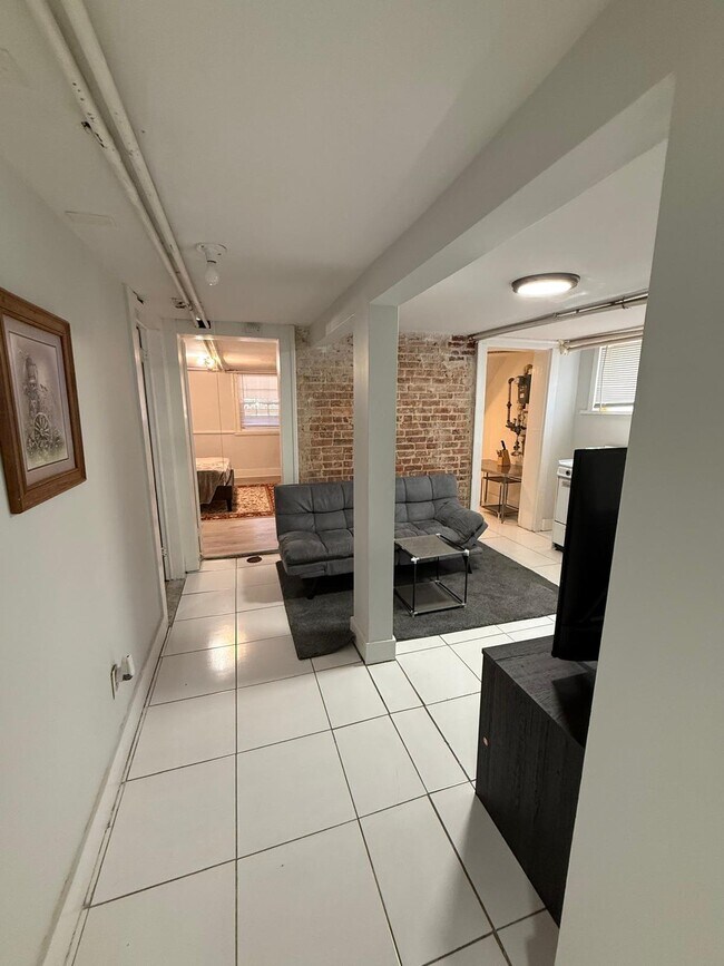 Building Photo - 53 Carman St