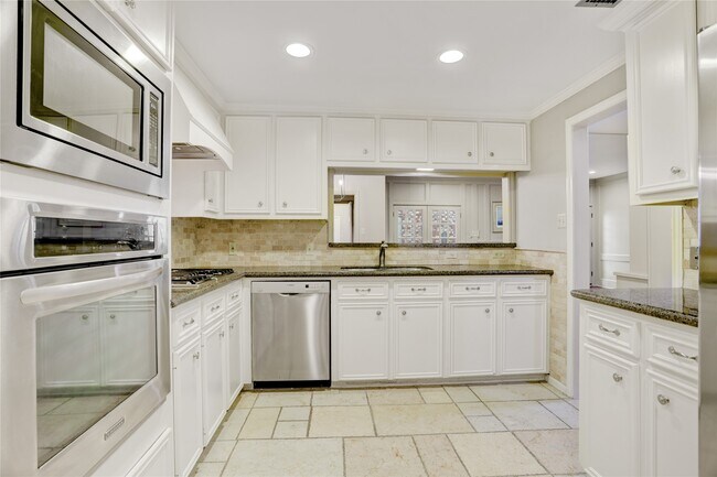 Building Photo - 7514 Olympia Dr