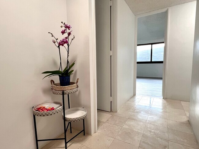 Building Photo - 250 Kawaihae St