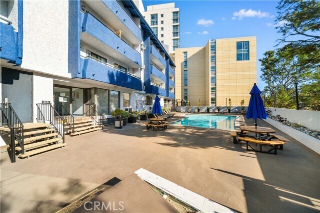 Building Photo - 10982 Roebling Ave