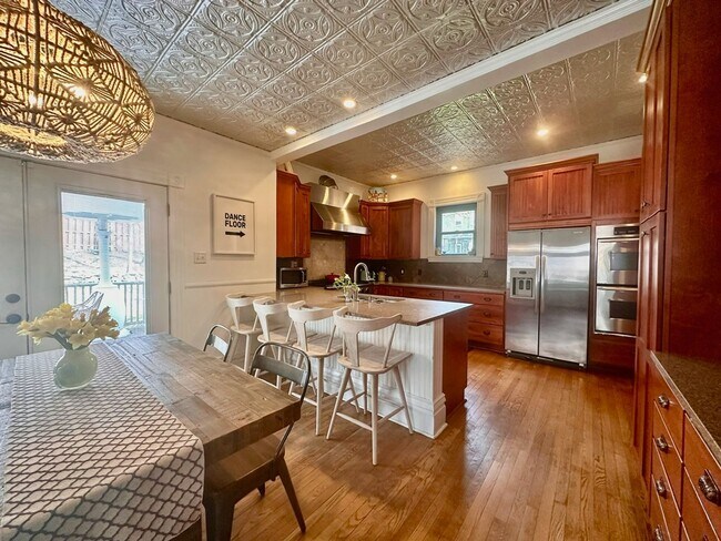 Building Photo - 516 Fourth Street 1.2 miles to CC, 4 Bed 2...