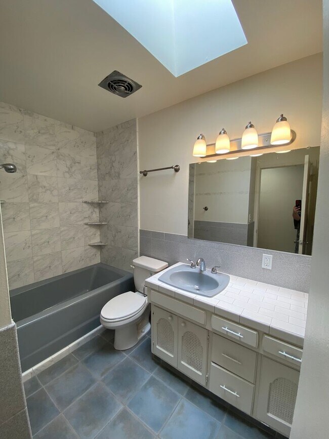 Building Photo - 1199 Via Alta