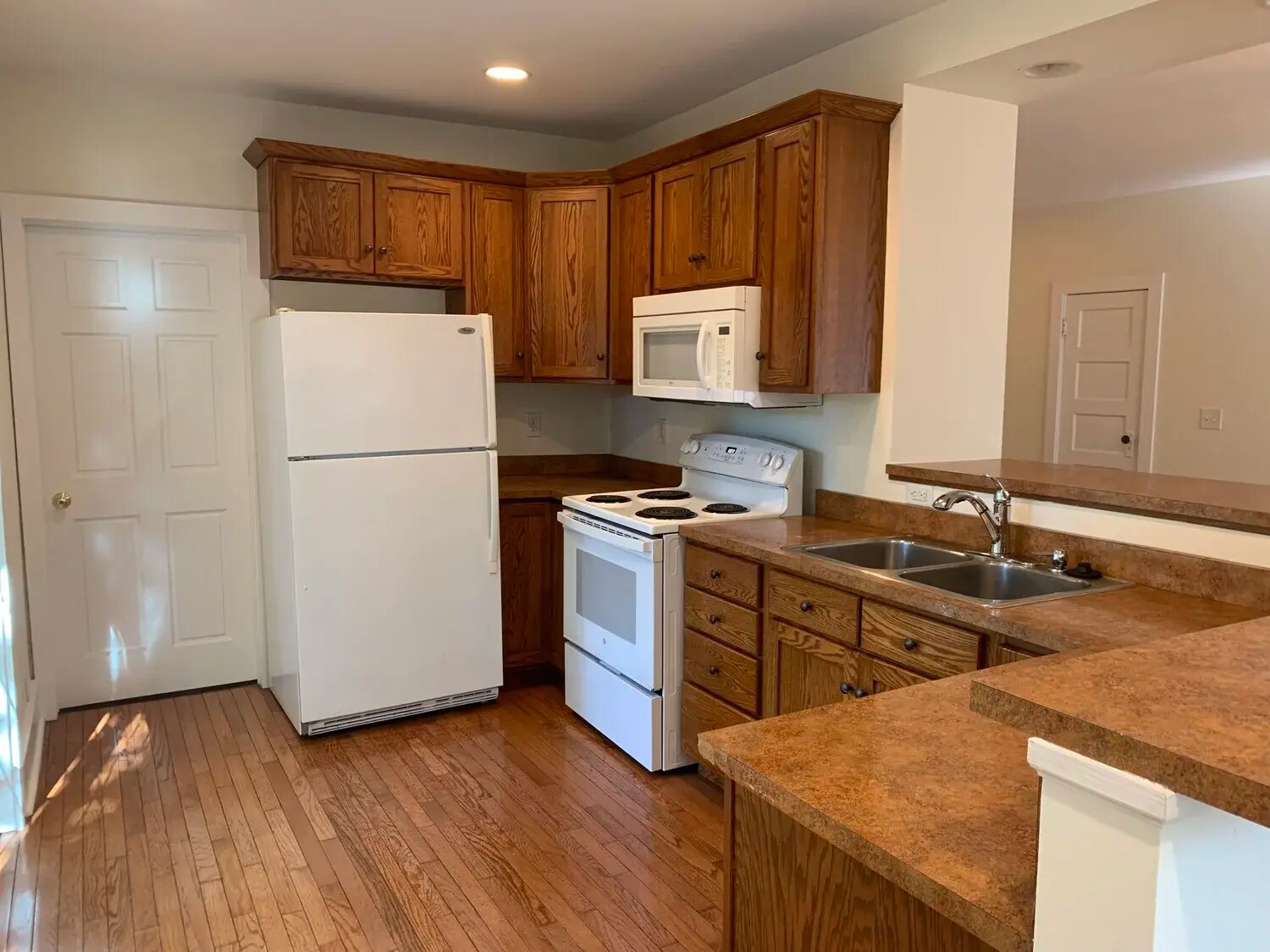 Building Photo - 430 E 2nd St