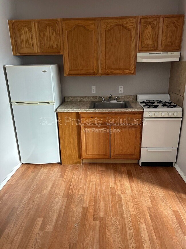 Building Photo - 401 14th St NW