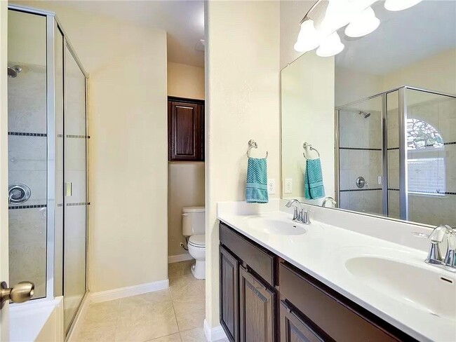 Building Photo - 140 Moulins Ln