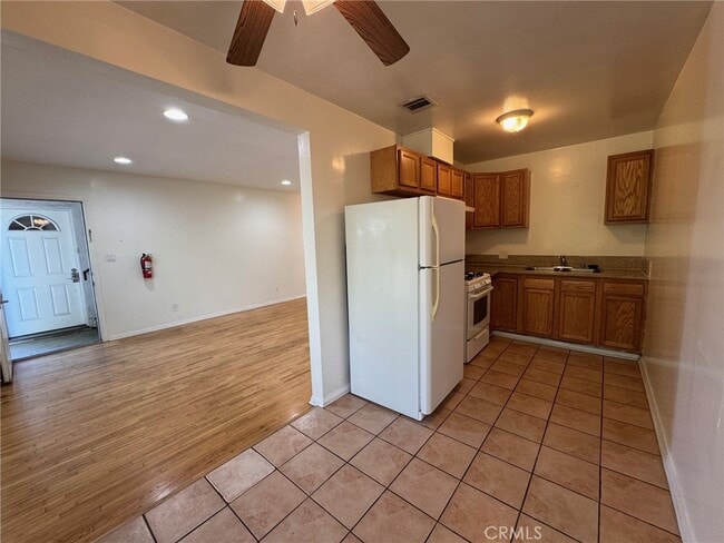 Building Photo - 1372 W 36th St