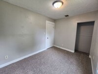 Building Photo - Cozy 2 B 2 BA Duplex - Now $200 Lower in Price !