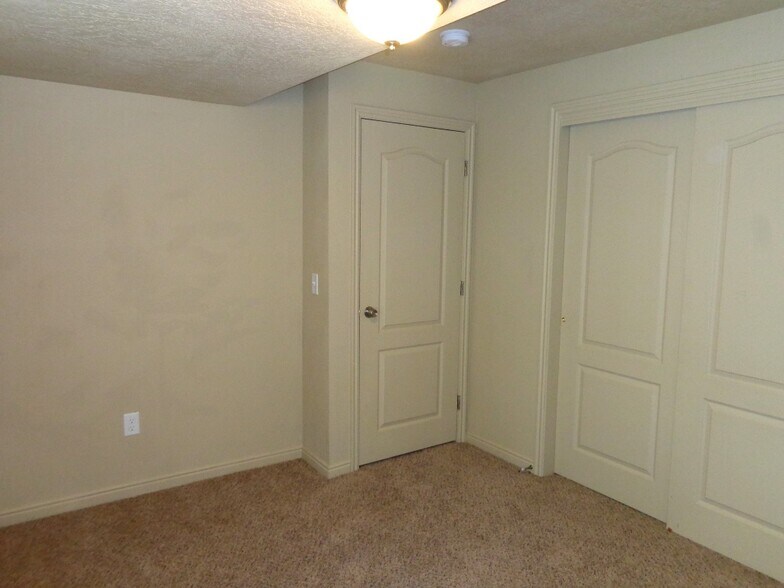 Building Photo - 2022 Juniper Dr