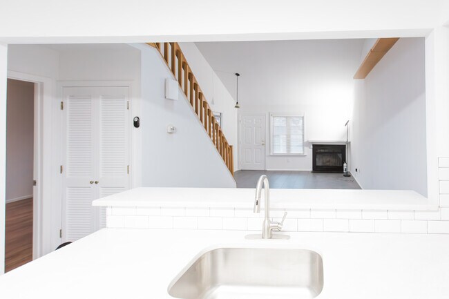 Building Photo - 212 Westchester Ct