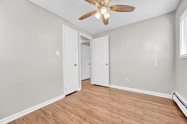 Building Photo - $1,395 — 2 bed, 1 bath renovated basement ...