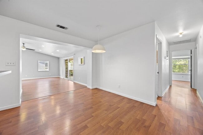 Building Photo - 4611 Lennox Dr