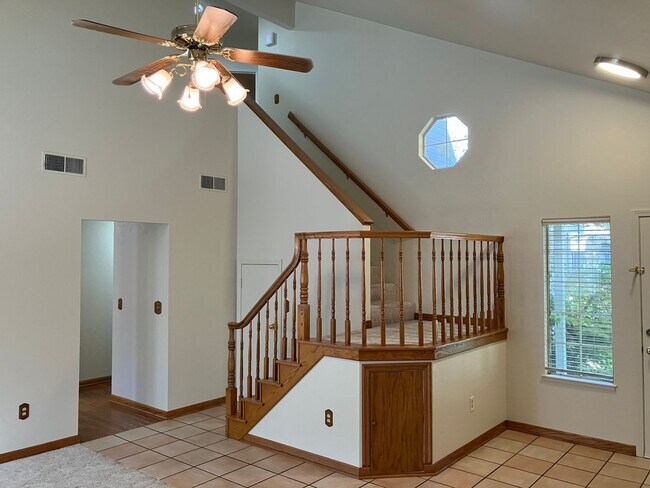 Building Photo - 1725 Branchwood Cir