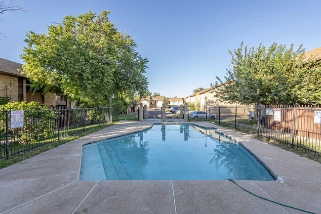 Building Photo - 100 Hillside Rd