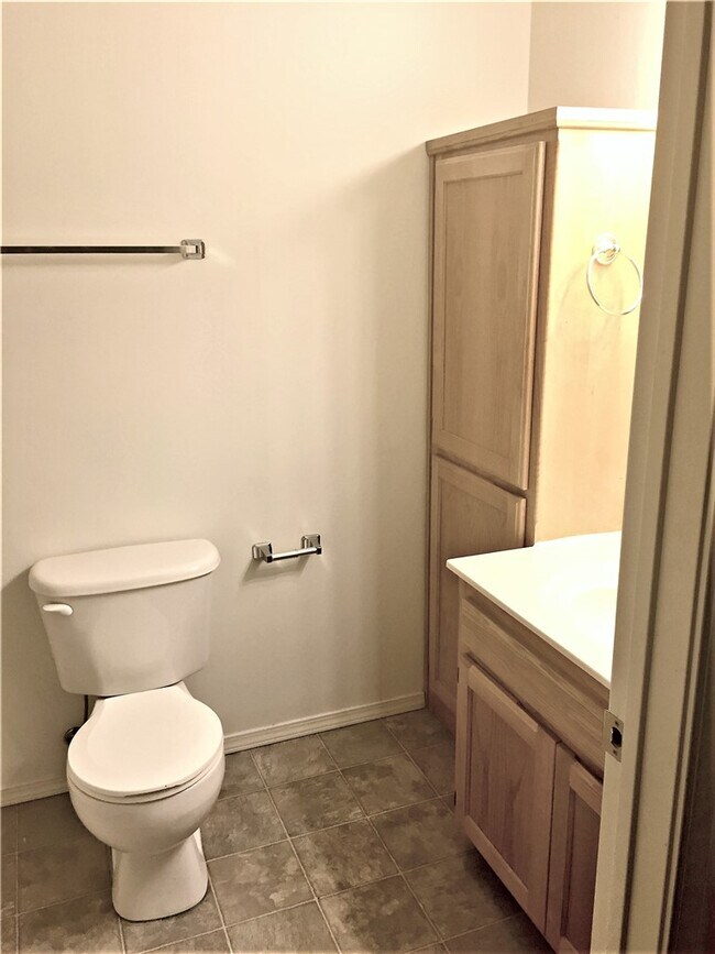 Building Photo - 1774 N Gregg Ave