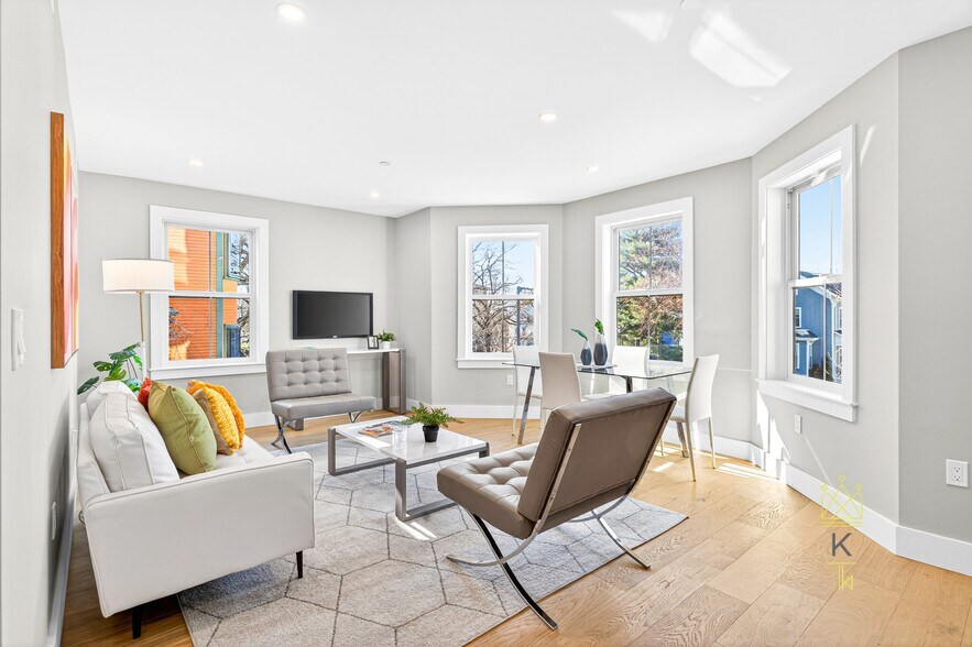 Building Photo - 584 Cambridge St