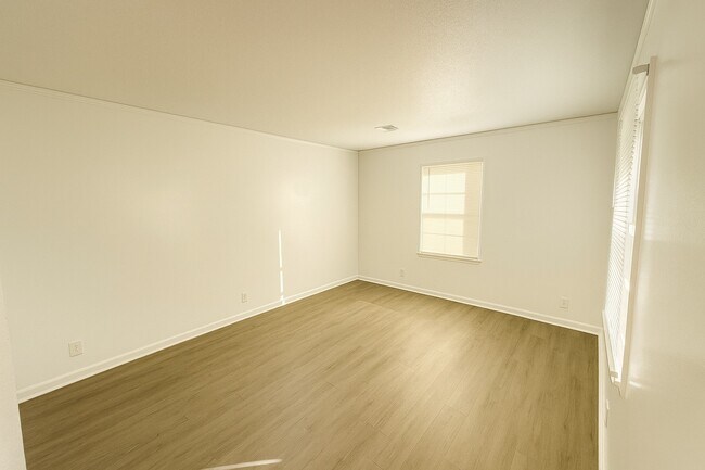 Building Photo - 3813 Fairfield Dr