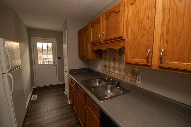 Building Photo - 3 Bedroom Pet Friendly Home For Rent In St...