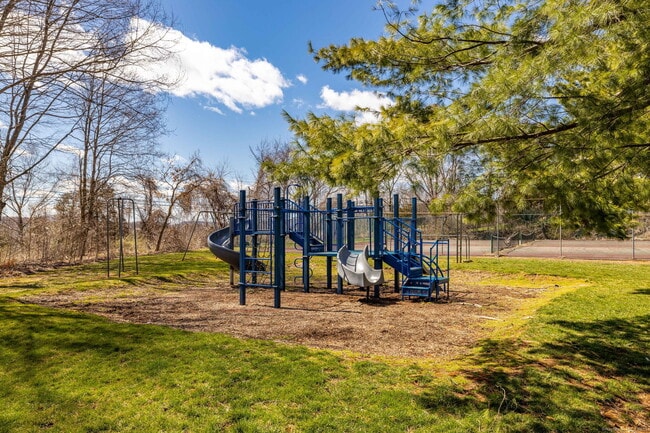 Building Photo - 16 Springdale Rd