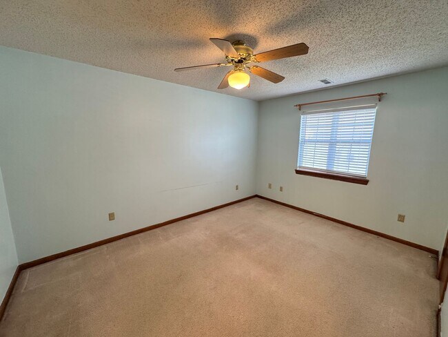 Building Photo - Comfortable Living