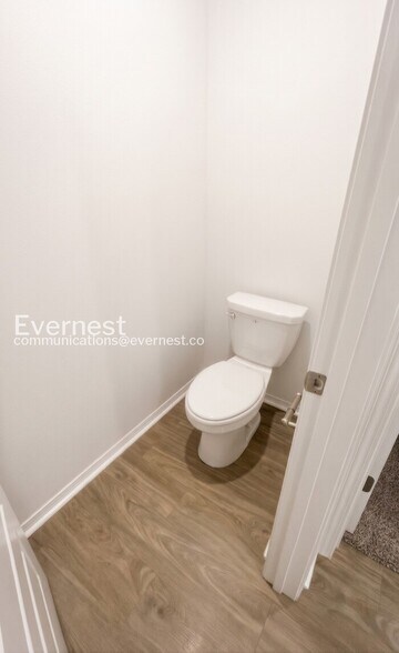 Building Photo - 108 E Sunbelt Ct