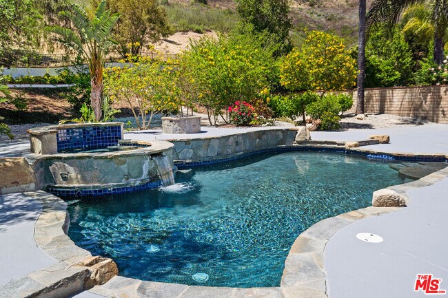 Building Photo - 6143 Lake Lindero Dr