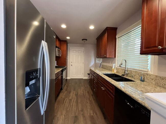 Building Photo - Charming Single-Level 3 Bedroom Home with Spacious Fenced Backyard, Landscaping Included & Great ...