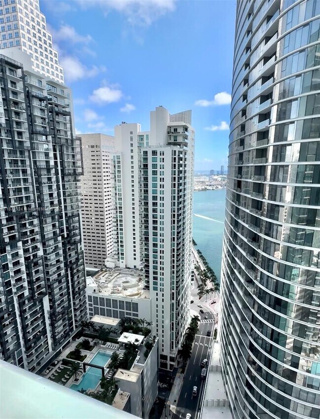 Building Photo - 200 Biscayne Blvd Way