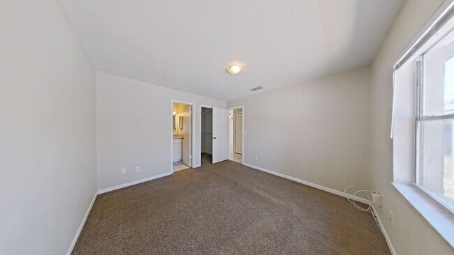 Building Photo - Center St 3125-3127