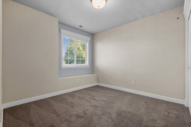 Building Photo - 958 N Buffalo Dr