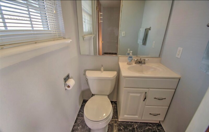 Building Photo - 516 Warwick Dr