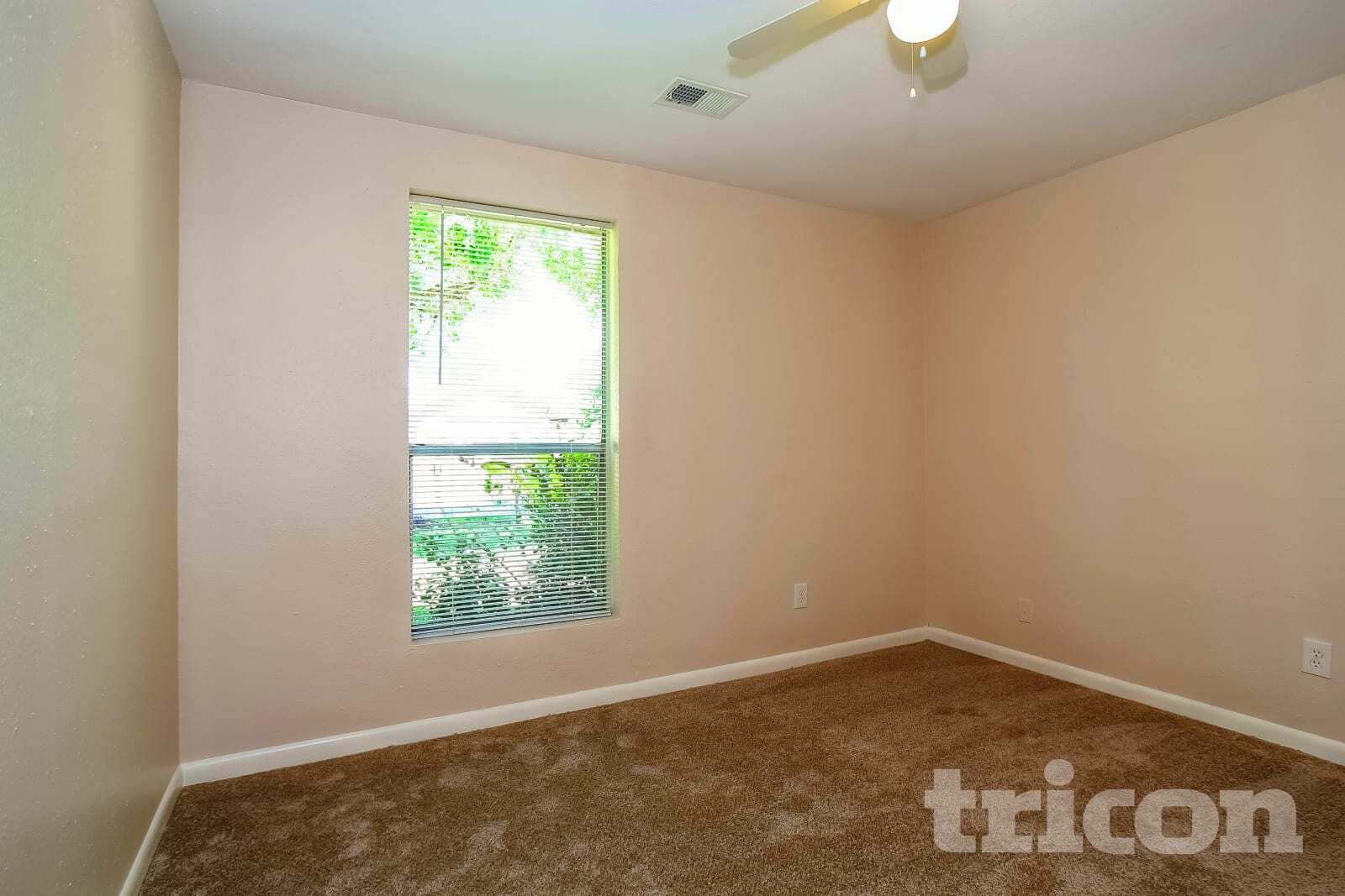 Building Photo - 15811 Kenbriar Dr
