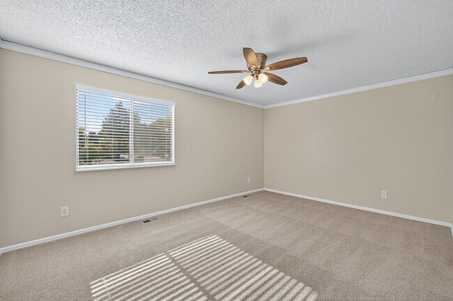 Building Photo - For Rent: Charming 4-Bedroom Tri-Level in ...