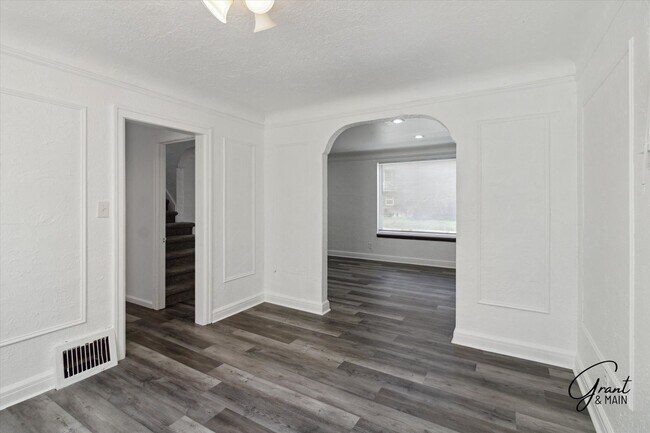 Building Photo - #1300 3 bedrooms