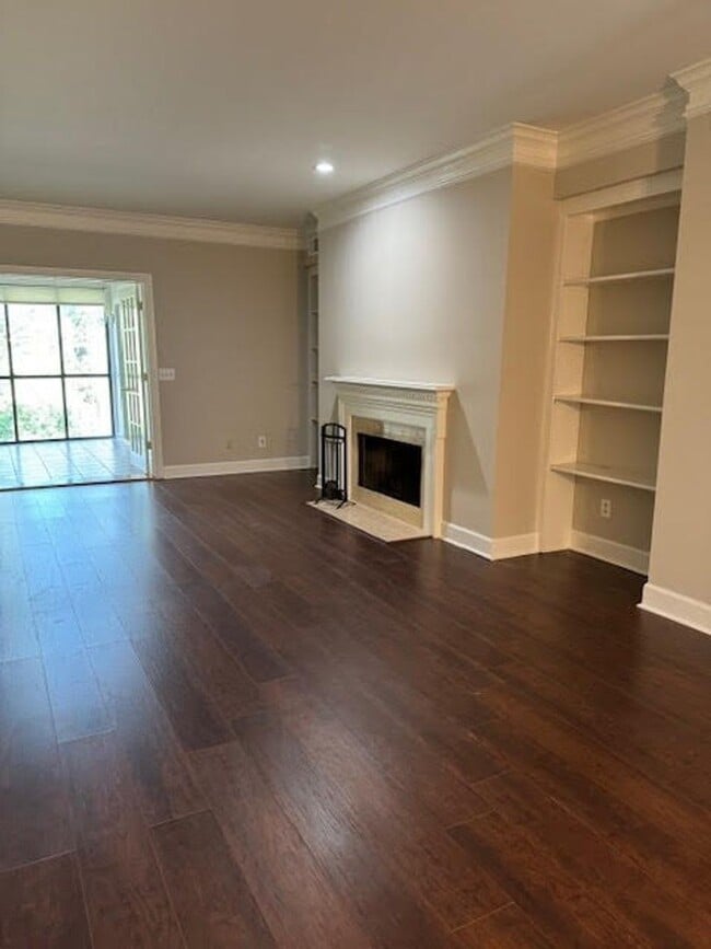 Building Photo - Spacious 2BR/2BA Green Hills Condo – Prime...