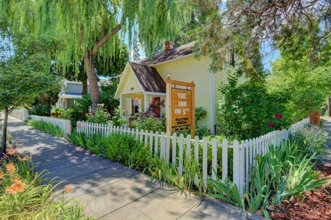 Primary Photo - Perfect Furnished Home in Jacksonville!