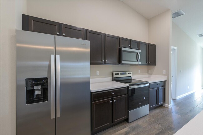 Building Photo - 730 SW McCall Rd