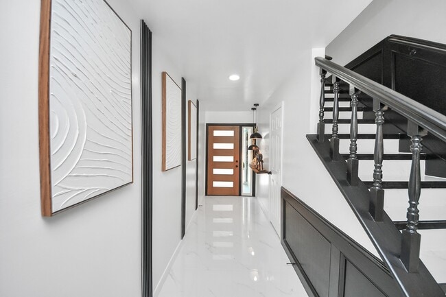 Building Photo - 227 Concordia Dr