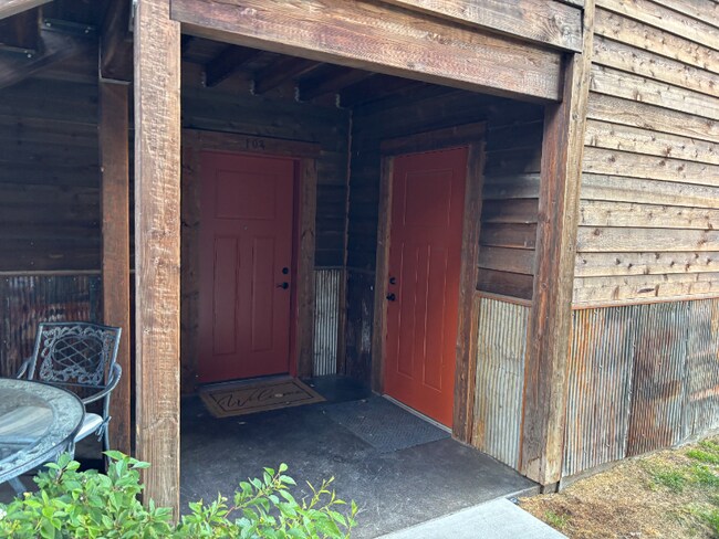 Building Photo - 6240-6243 Three Needles Ln