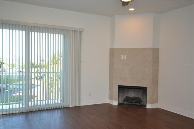 Building Photo - 5728 Biscayne Ct