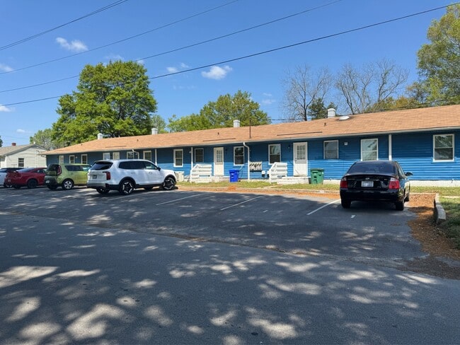 Building Photo - 2101 Montclair Ave