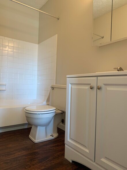 Building Photo - 6153 Laurelwood Ct
