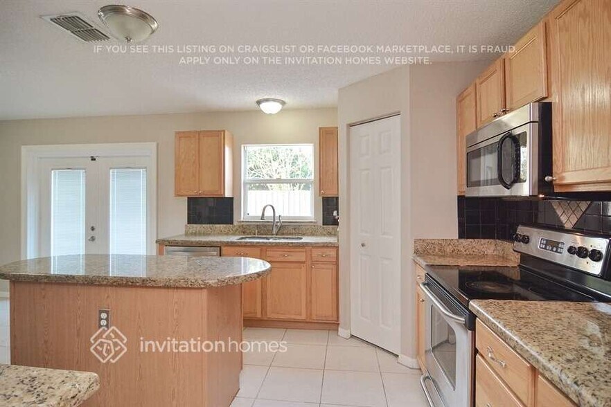 Building Photo - 1249 SW Mancuso Ave